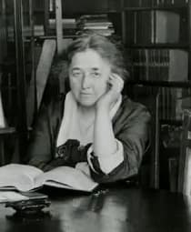 Photograph of Lillian Lindsey